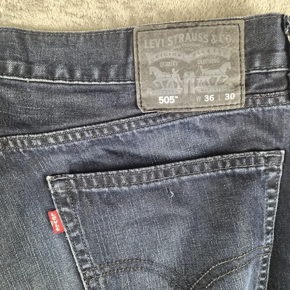 Levis 505 Regular Fit Jeans Mens 36x30 Blue Denim Dark Wash Straight Leg Cotton